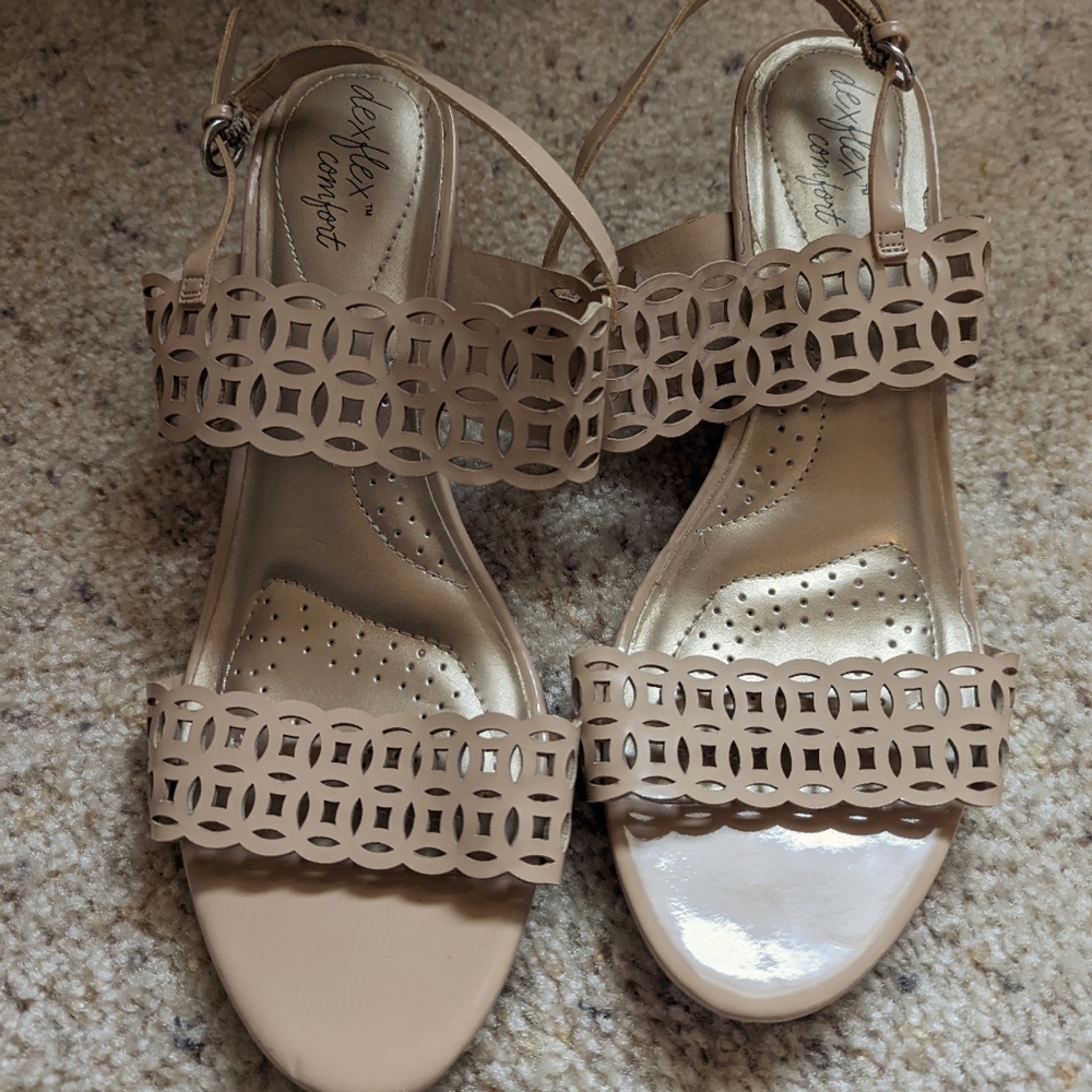 Dexflex comfort beige slip-on heels with strap, size 9.5 wide